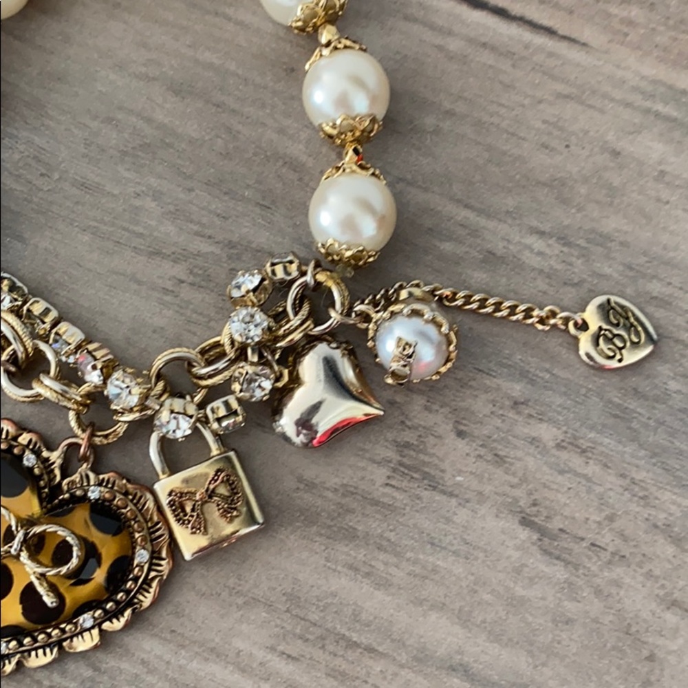 Betsey Johnson earring and bracelet bundle - Picture 3 of 6